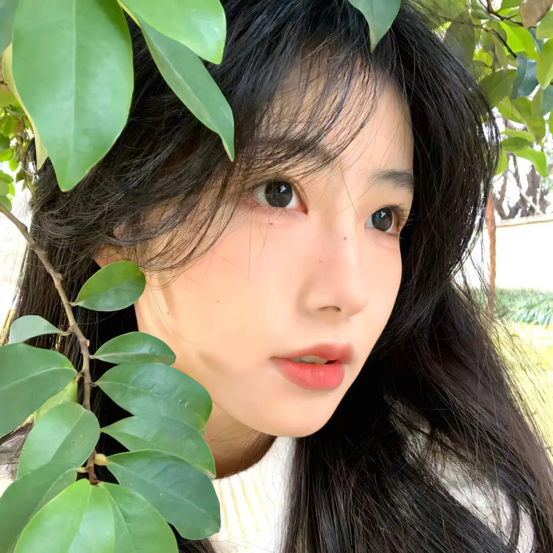 穿黄靴子的女孩